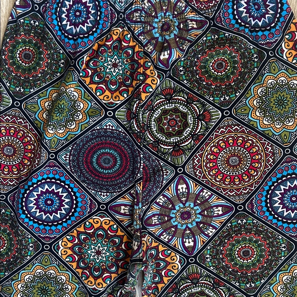 EUC Lularoe -Style OS Vibrant Tribal Mandala Patterned Women's Leggings One Size